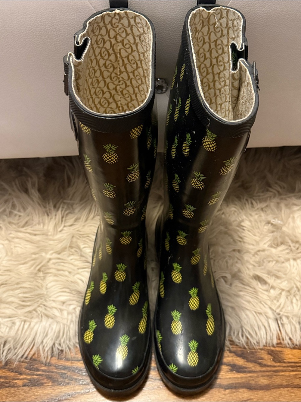 Chooka Women’s Black Pineapple Topic Rubber Rain Boots Size 6